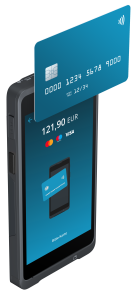 Das ready2order readyMini Kartenlesegerät in der Seitenansicht mit einer Kreditkarte beim kontaktlosen Bezahlvorgang – auf dem Display sind Betrag (121,90 EUR) sowie Mastercard- und Visa-Logos sichtbar.